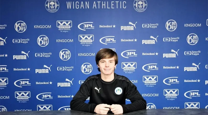 7 Elite Academy’s JP signs for League One frontrunners